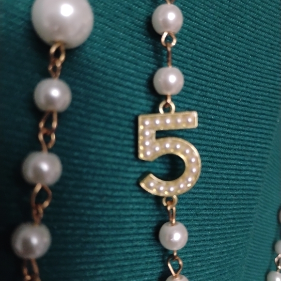 Pearl & Flower Necklace with Hair Accessory Costume Jewelry in White Black Gold - Picture 6 of 14